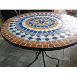 Tavolo in pietra da giardino