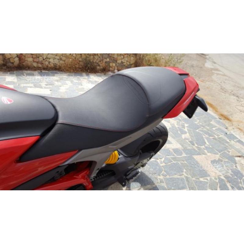 Ducati hypermotard 821